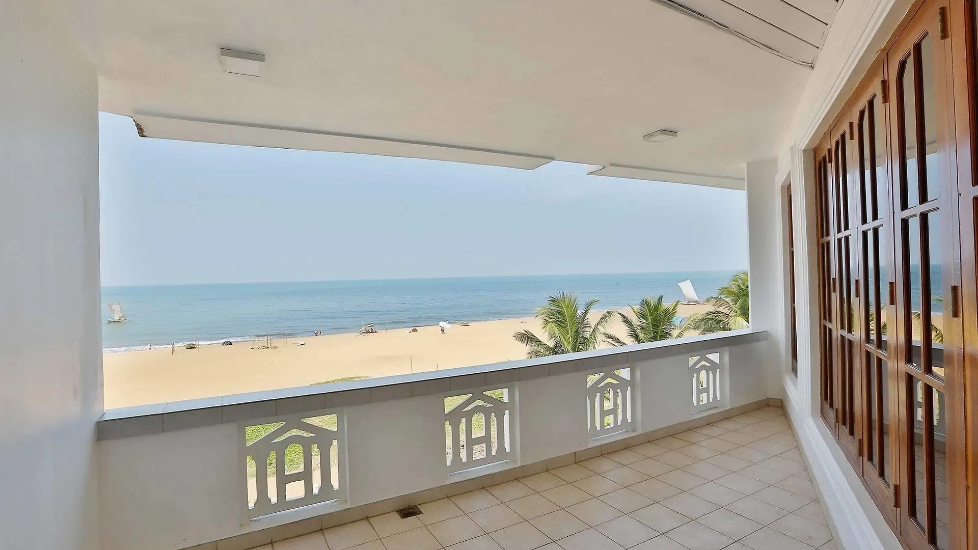 نيجومبو The Reef Beach Hotel