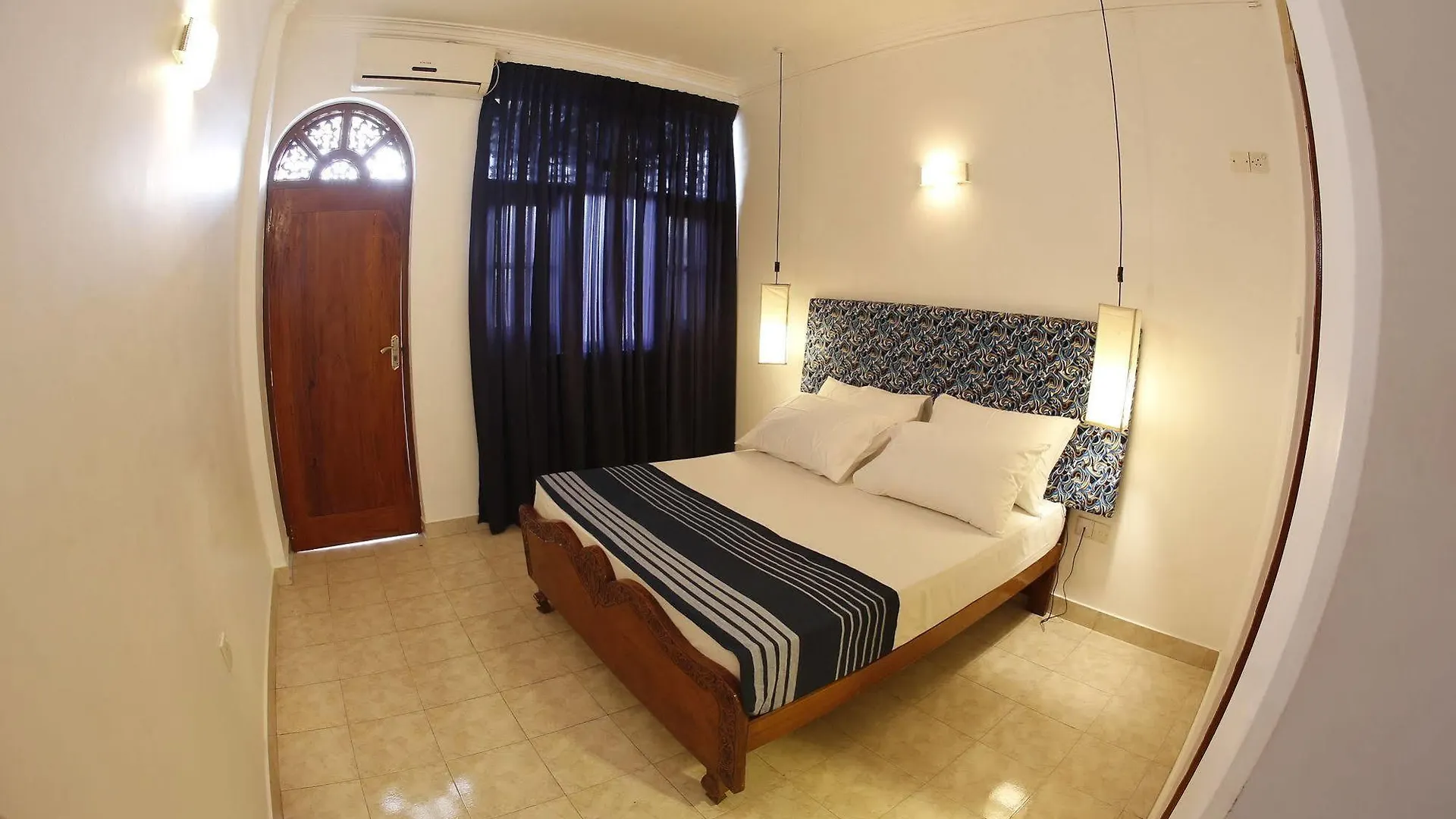 نيجومبو The Reef Beach Hotel