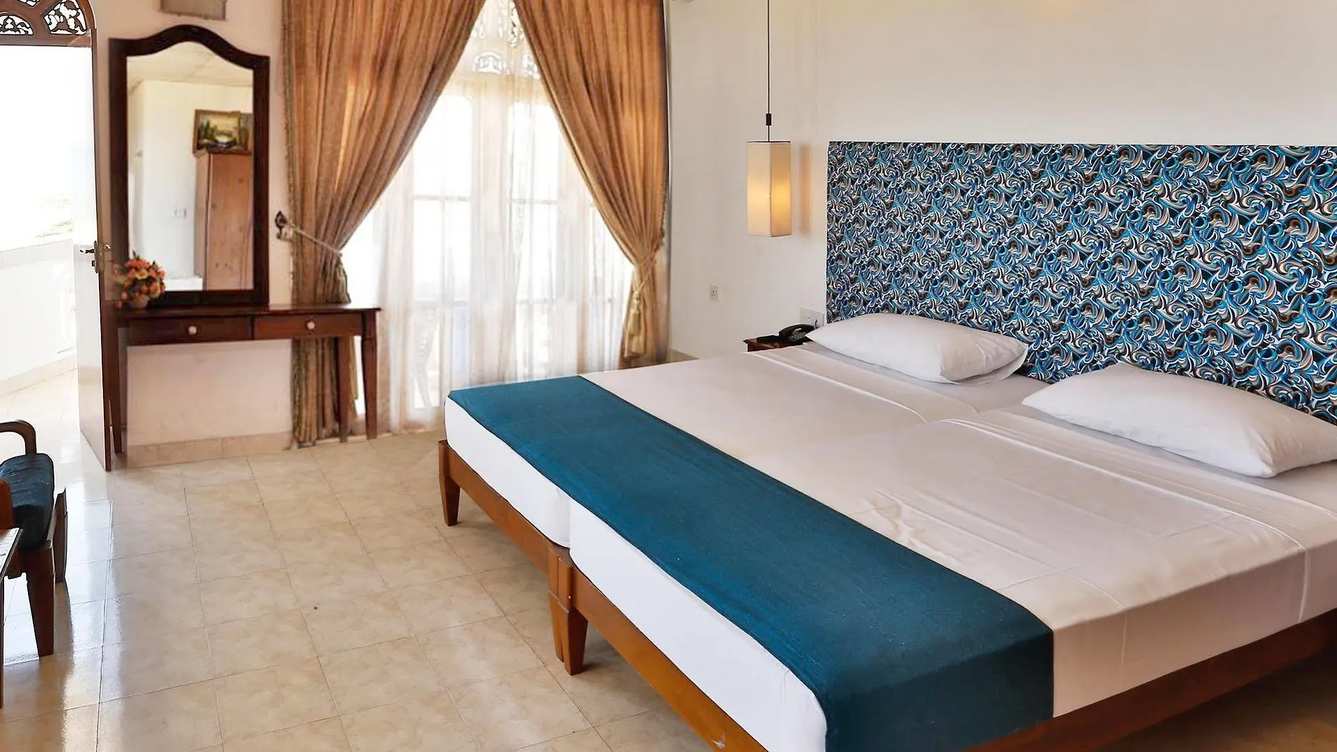 نيجومبو The Reef Beach Hotel