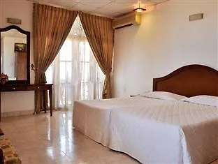 نيجومبو The Reef Beach Hotel