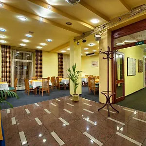 https://hotel-henrietta.praguehotelsweb.com