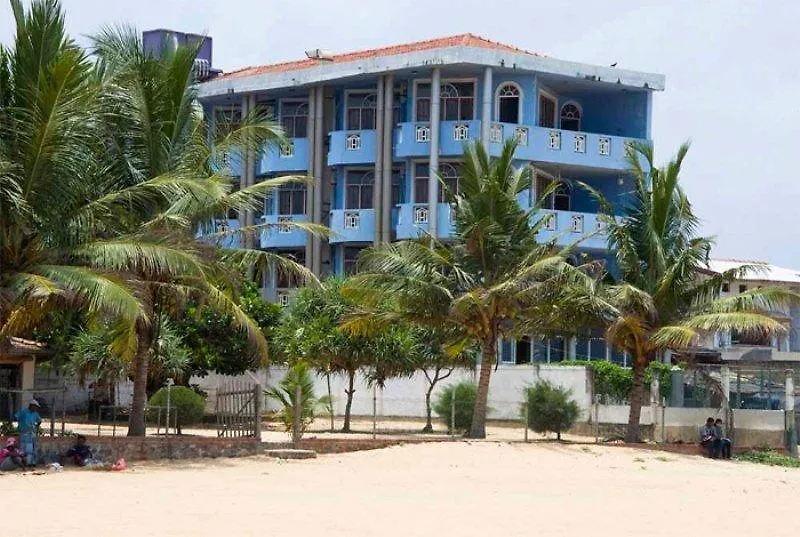 The Reef Beach Hotel Negombo