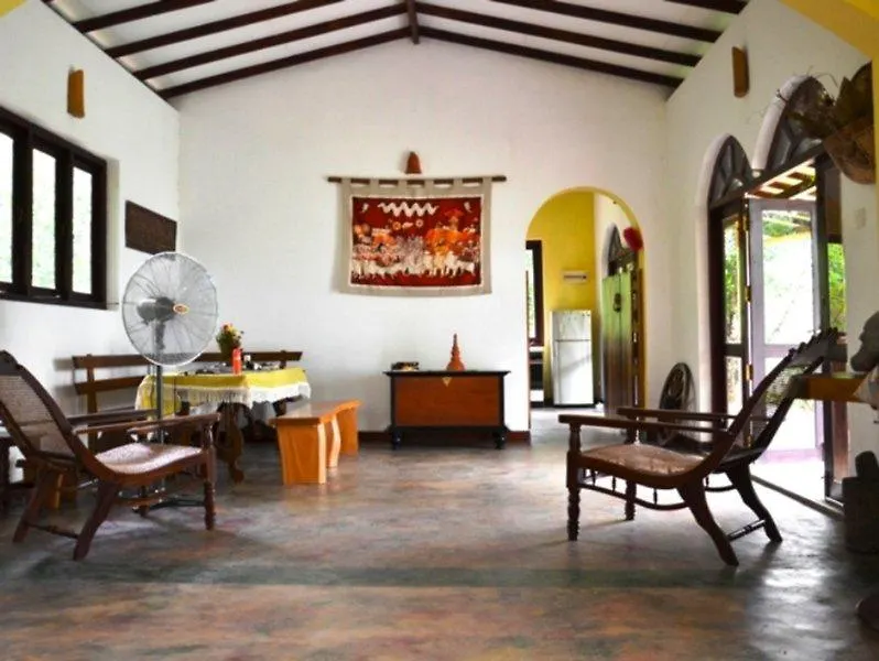 The Reef Beach Hotel Negombo 2*,