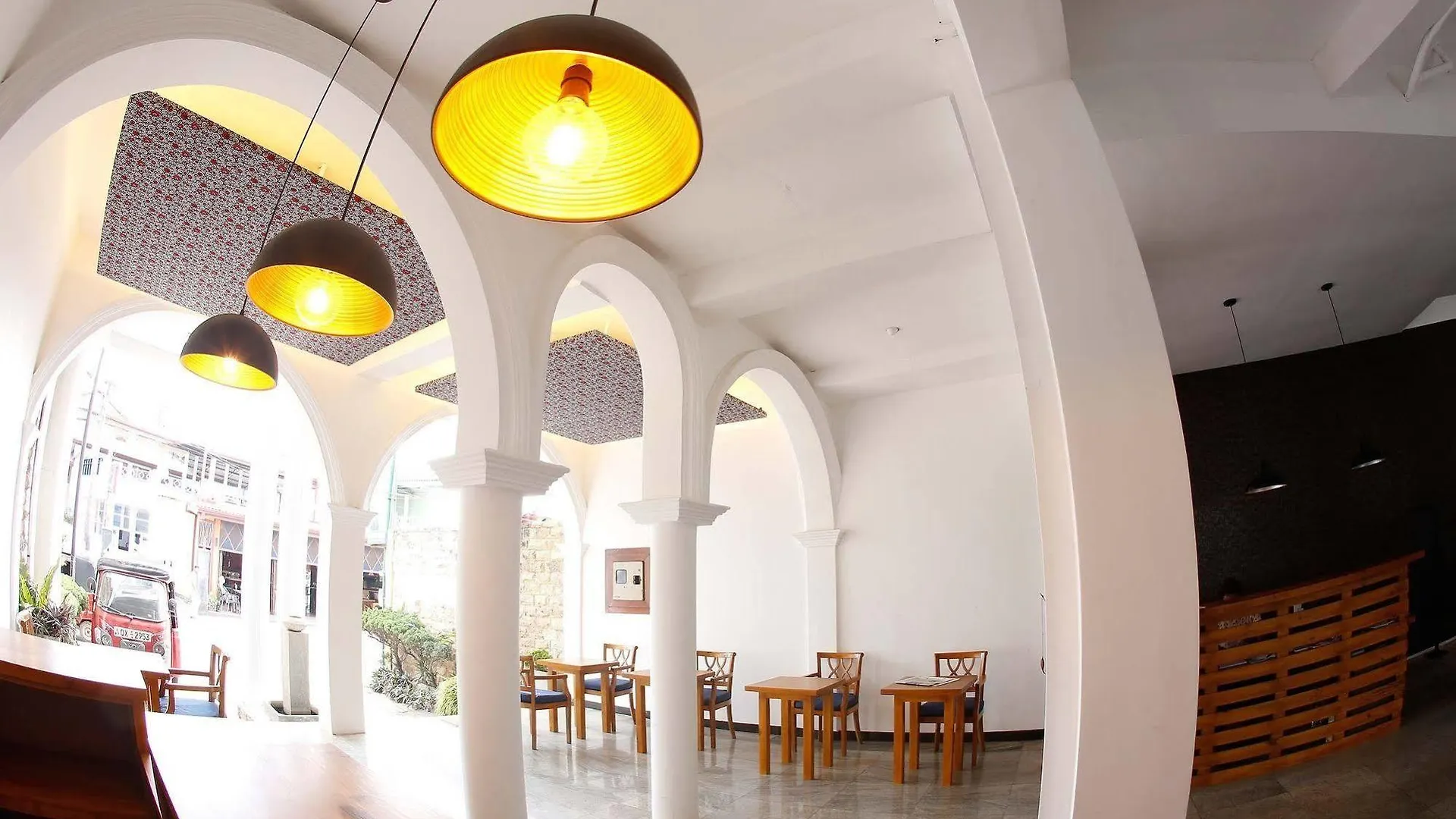 The Reef Beach Hotel Negombo 2*,