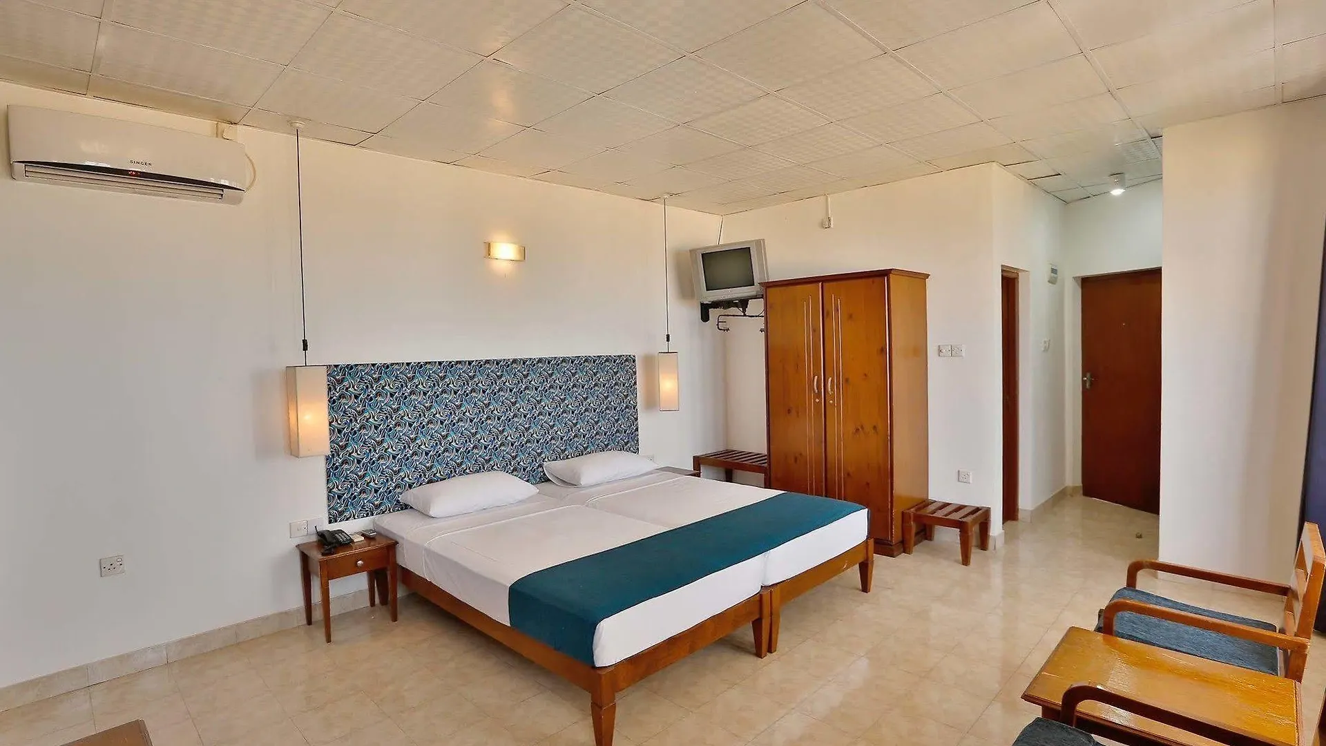 The Reef Beach Hotel Negombo