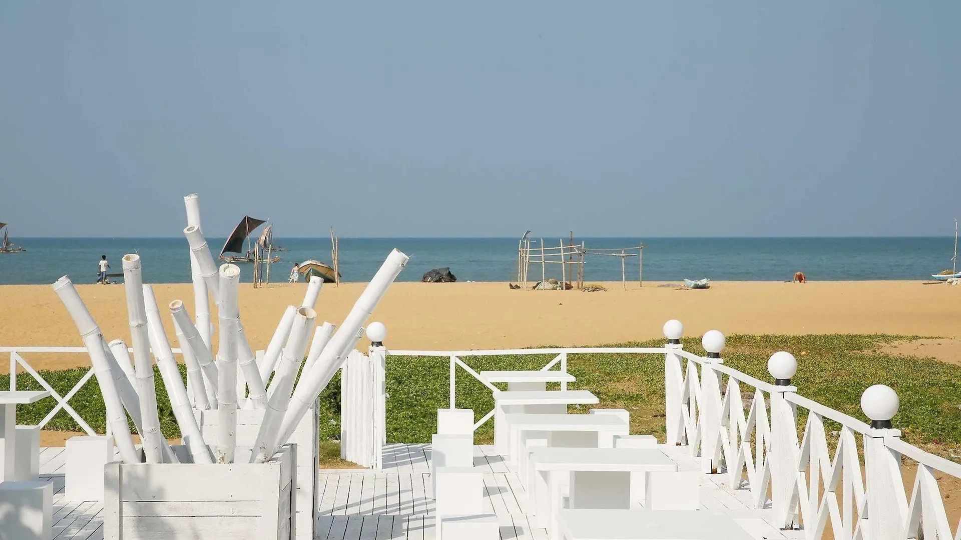 The Reef Beach Hotel Negombo